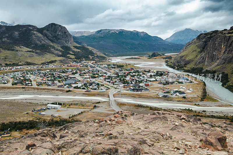 阿根廷巴塔哥尼亚(Los Glaciares国家公园)，Chaltén及其周围的山脉